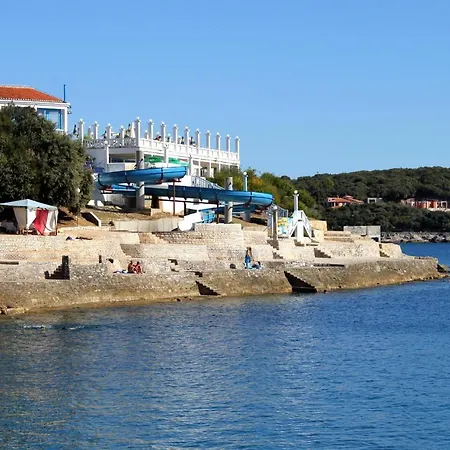 Family Friendly With A Swimming Pool - 15306 Pula