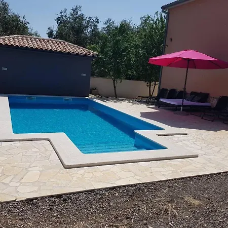 Apartmán Family Friendly With A Swimming Pool - 15306 *