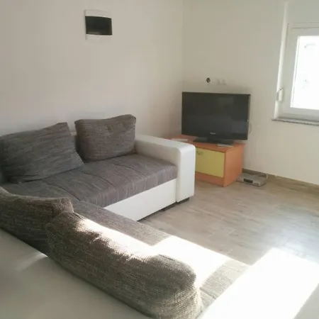 Family Friendly With A Swimming Pool - 15306 Apartmán