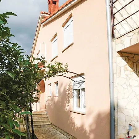 Family Friendly With A Swimming Pool - 15306 * Pula