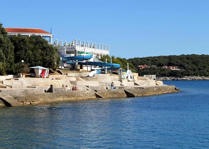Family Friendly With A Swimming Pool - 15306 Пула