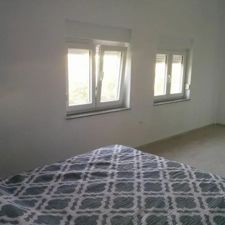 Apartman Family Friendly With A Swimming Pool - 15306