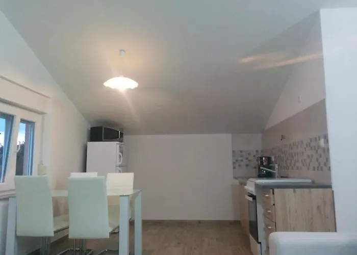 Family Friendly With A Swimming Pool - 15306 Apartment *